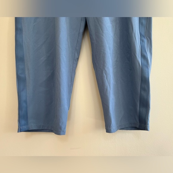 Athleta Nolita Slim Tapered Crop Pants in Periwinkle, size 10P - Picture 6 of 9